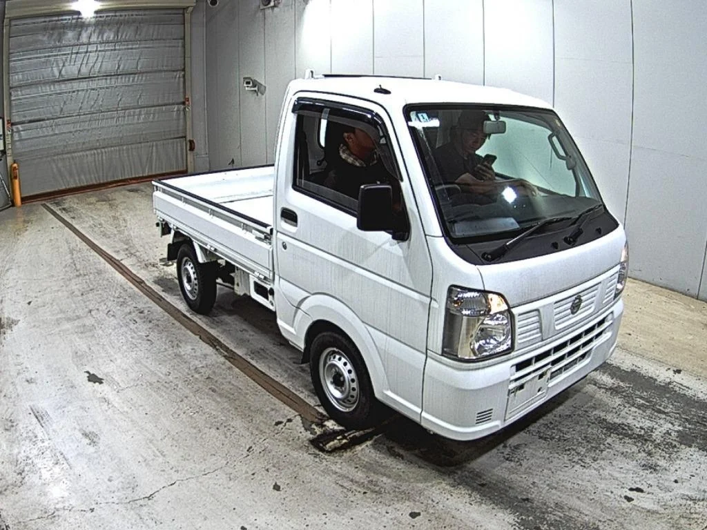 Nissan NT100 Clipper DR16T 2023